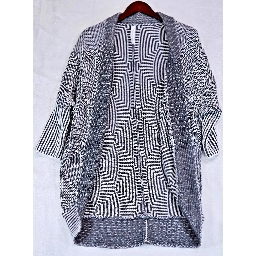 Aeropostale Women's Black White Cardigan Sweater Cable Knit Open Front Size S/P - Picture 2 of 7